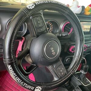 Harley-Davidson Black and White Steering Wheel Cover